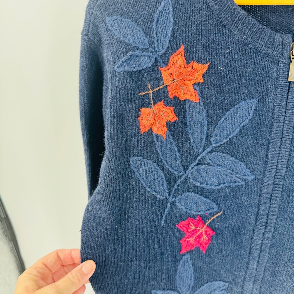 Croft & Barrow Navy Blue Leaf Embroidered Zip‎ Up Cardigan Size M Granny Cottage - Picture 4 of 8